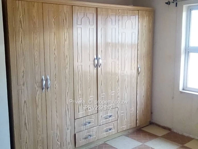 Madokero 2-Bed Garden Flat – Built-in Wardrobes & Yard