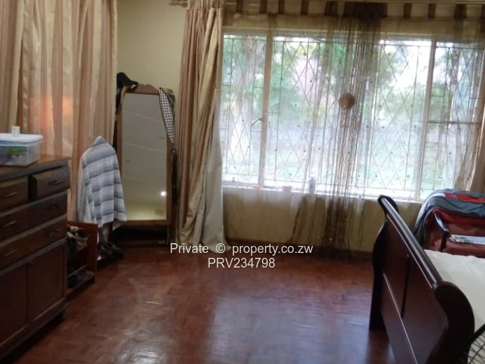 Gweru Daylesford Property for sale (4000sqm, 5beds, D+G, CCTV?)