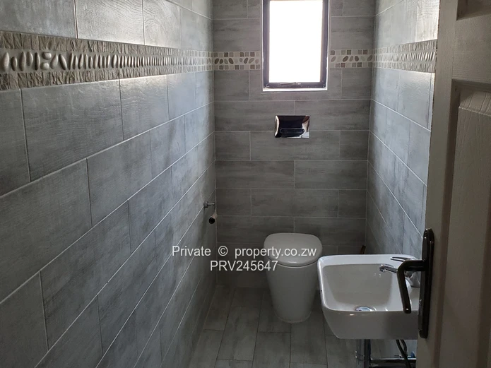 Modern 4-bed turnkey home on large 1,150m² stand near Sunway City. Full solar, borehole, jacuzzi, el