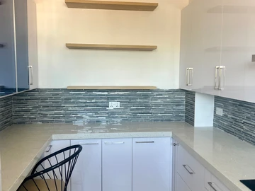 2 Bedroom Flat & Apartment