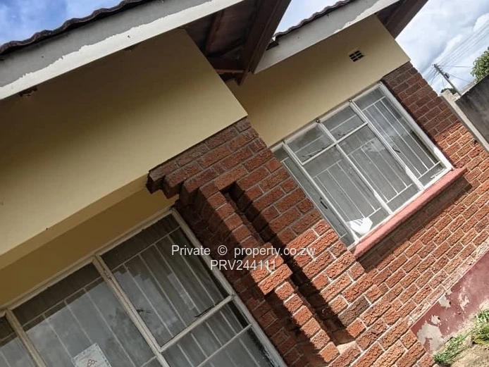 New 5-Bed Chitungwiza Home, Brick & Walled Yard, Fully serviced area (Sole Mandate)
