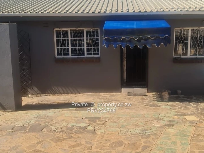 Gweru Daylesford Property for sale (4000sqm, 5beds, D+G, CCTV?)