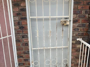 2 Bedroom Flat & Apartment