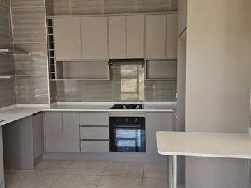 3 Bedroom Flat & Apartment