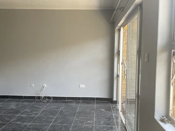 2 Bedroom Flat & Apartment