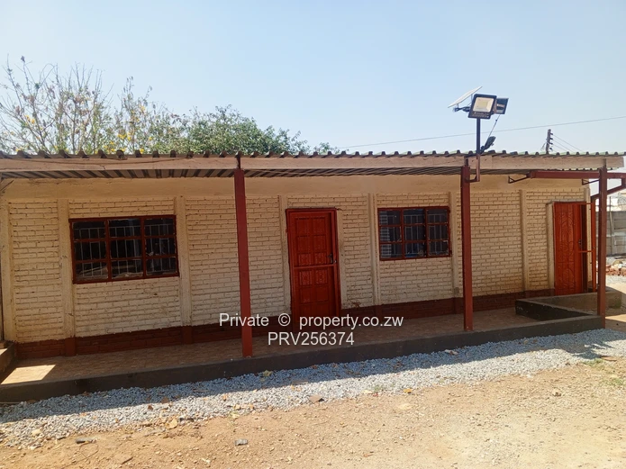 WILLOWVALE - 140sqm MULTI PURPOSE WORKSHOP / WAREHOUSE + 30sqm OFFICES TO LET (Sole Mandate)