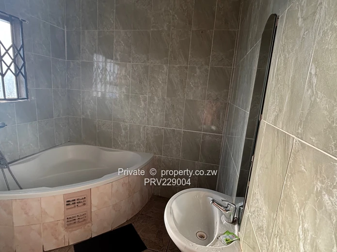 Chinhoyi Property For Rent!!!