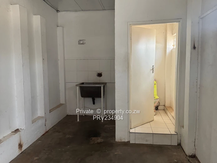 Shop/office To Rent Churchill Ave, Road Frontage (Sole Mandate)