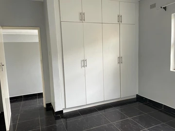 2 Bedroom Flat & Apartment