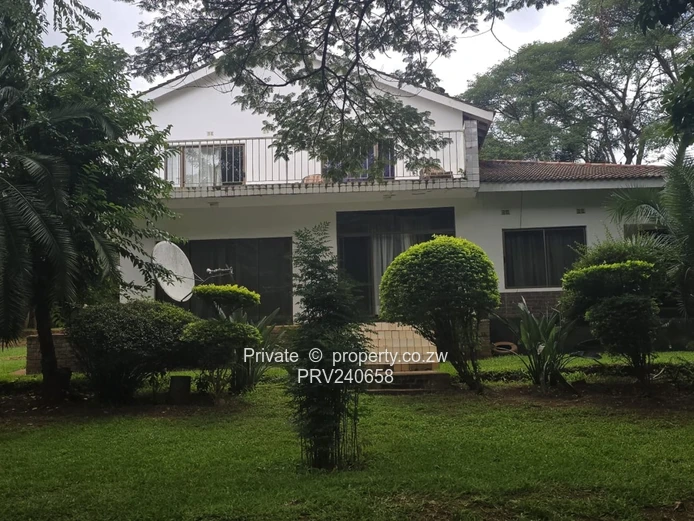 Spacious 6-Bedroom Dream Family Retreat with Stunning garden & Panoramic View