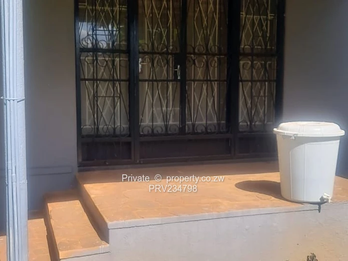 Gweru Daylesford Property for sale (4000sqm, 5beds, D+G, CCTV?)