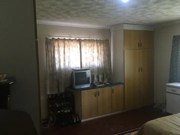 2 Bedroom Flat & Apartment