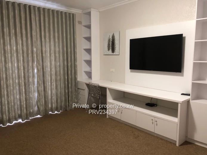 Beautifully Renovated Highlands Townhouse (With Modern Finishings) (Sole Mandate)