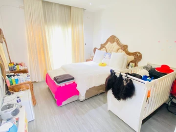 3 Bedroom Flat & Apartment