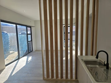 2 Bedroom Flat & Apartment