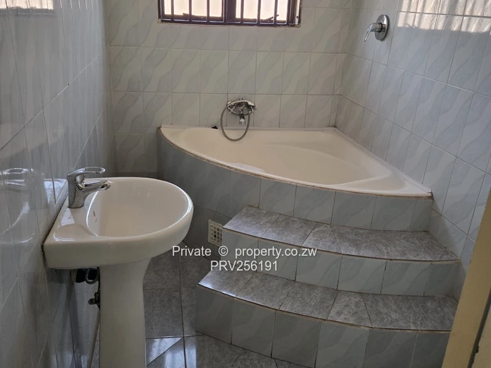 Full house to rent Dzivarasekwa extension