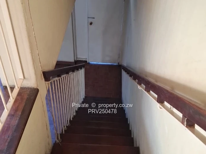 2-Bed Kensington Flat with Borehole