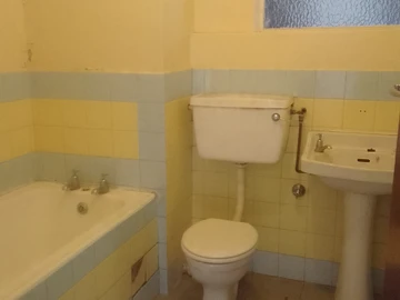 2 Bedroom Flat & Apartment