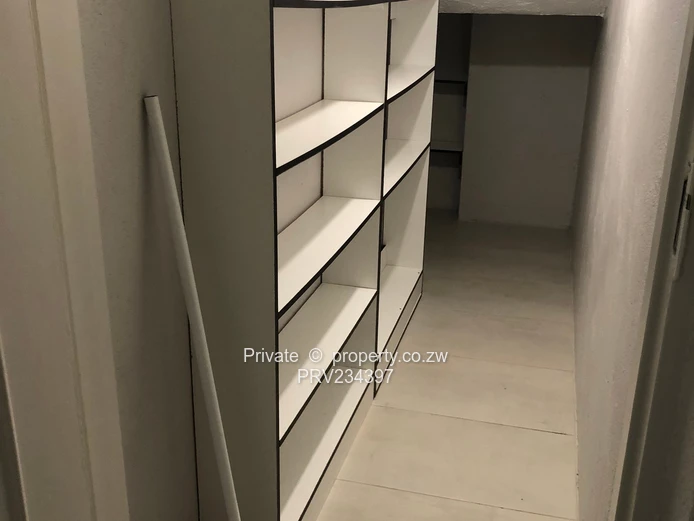 Beautifully Renovated Highlands Townhouse (With Modern Finishings) (Sole Mandate)