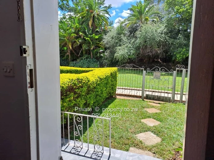 Neat 2 bed duplex garden flat for Rent