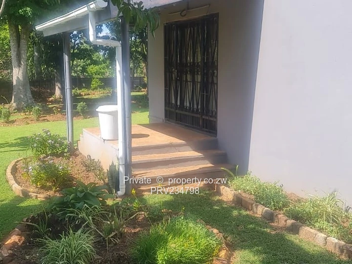 Gweru Daylesford Property for sale (4000sqm, 5beds, D+G, CCTV?)