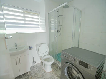 2 Bedroom Flat & Apartment