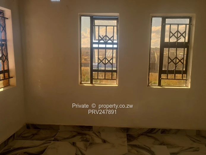3-Bed Flat in Zimre Park – Borehole & Built-ins