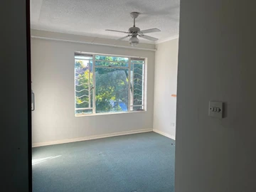 2 Bedroom Flat & Apartment