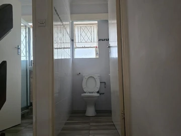 2 Bedroom Flat & Apartment