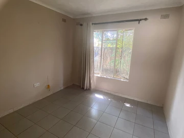 2 Bedroom Flat & Apartment