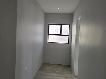 2 Bedroom Flat & Apartment
