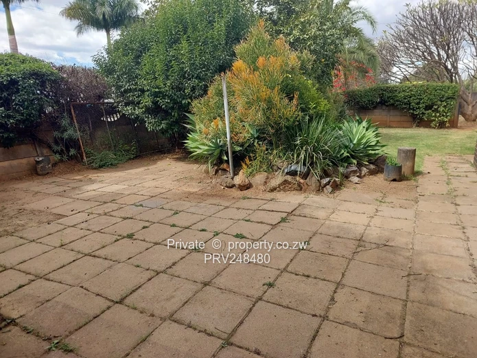 2-Bed Kensington Flat with Borehole
