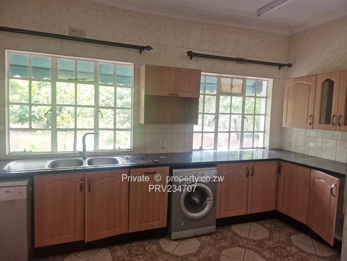 6 bedroom townhouse to rent | st james park | helensvale (Sole Mandate)