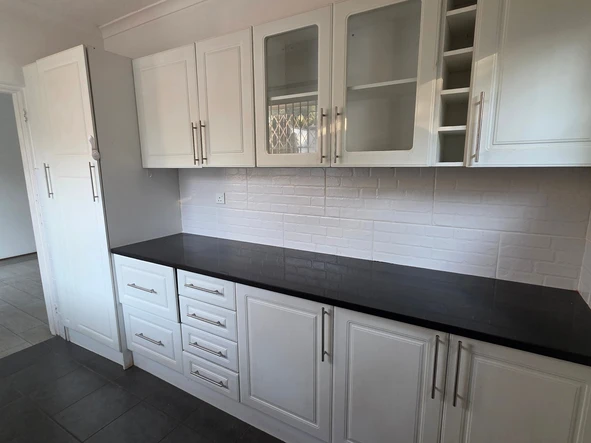 2 Bedroom Flat & Apartment