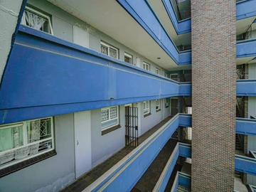 2 Bedroom Flat & Apartment