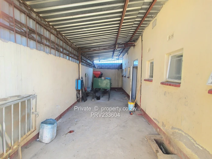 Commercial Shop to Let – Makoni Shopping Center (Sole Mandate)