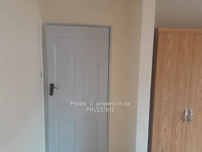 Madokero newly painted 2-Bed Garden Flat – Built-in Wardrobes & Yard