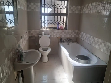 3 Bedroom Flat & Apartment