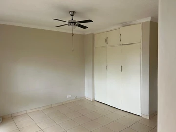 2 Bedroom Flat & Apartment
