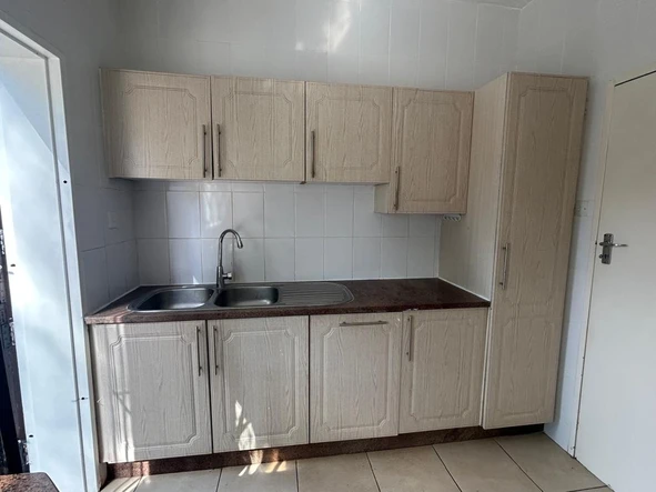 2 Bedroom Flat & Apartment