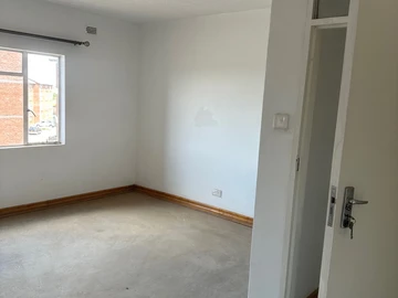 2 Bedroom Flat & Apartment