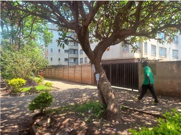 2 Bedroom Flat & Apartment