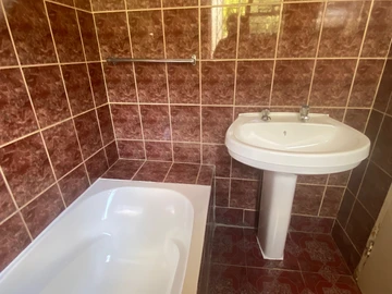 2 Bedroom Flat & Apartment