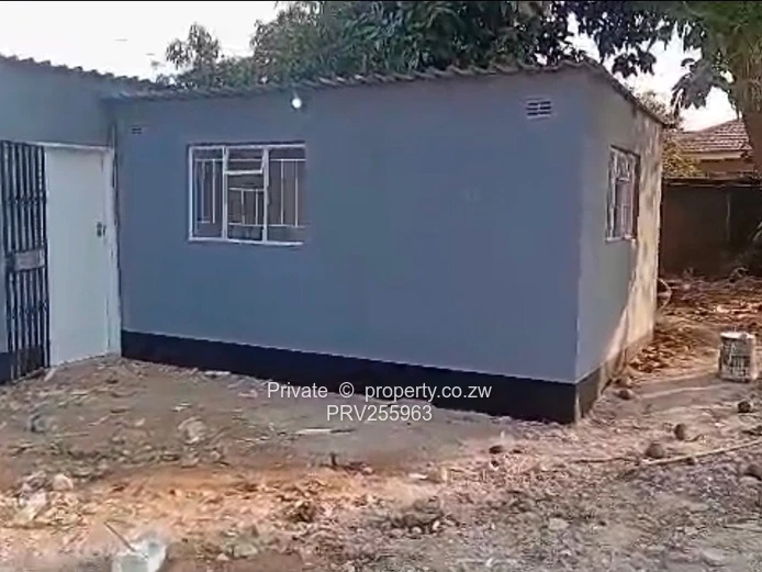 2 Bedrooms Cottage available for rent in Zimre Park