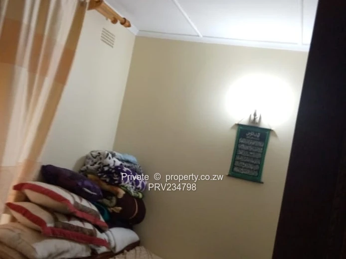 Gweru Daylesford Property for sale (4000sqm, 5beds, D+G, CCTV?)