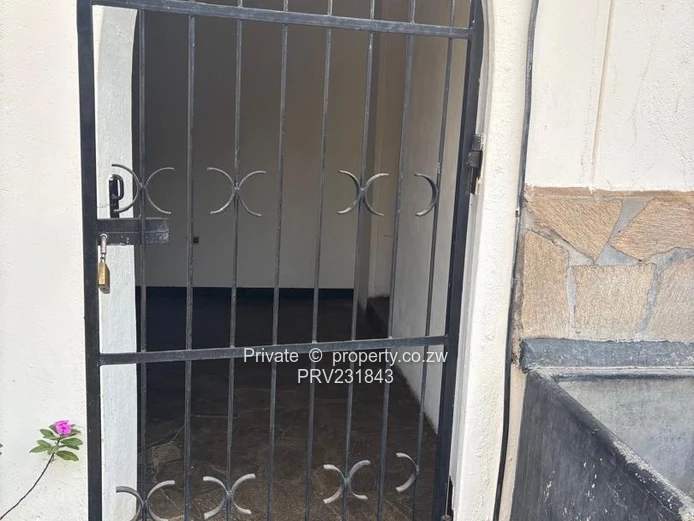 Spacious one bedroom cottage available now $400