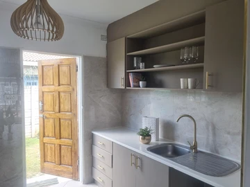 2 Bedroom Flat & Apartment