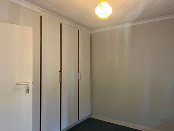 2 Bedroom Flat & Apartment