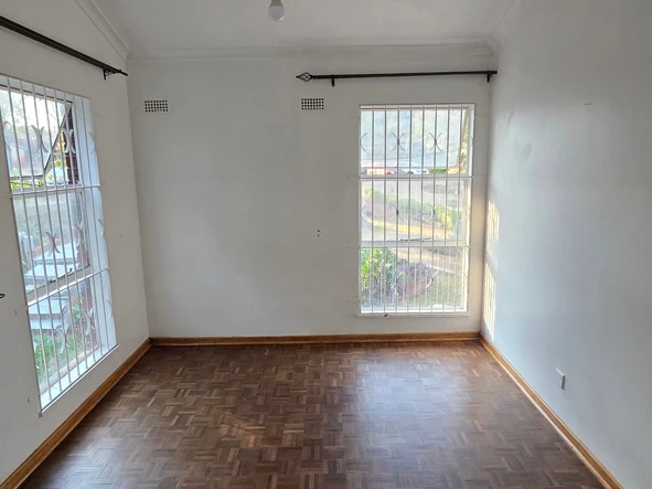 2 Bedroom Flat & Apartment
