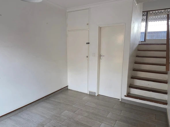 2 Bedroom Flat & Apartment